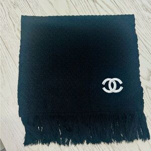 CHANEL Black Knit Scarf